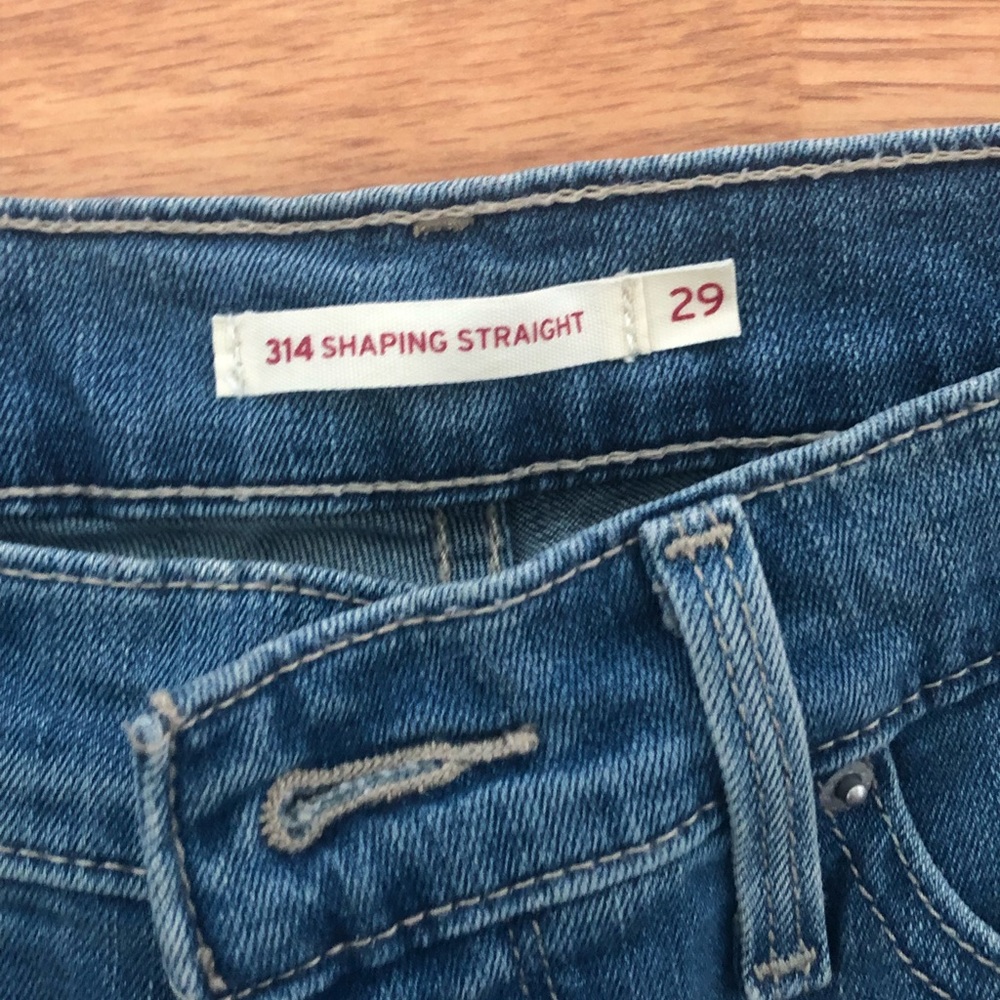 women’s size 29 levi blue jeans - Picture 2 of 3